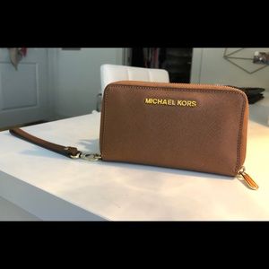 Michael Kors Leather Smartphone Wrislet Wallet